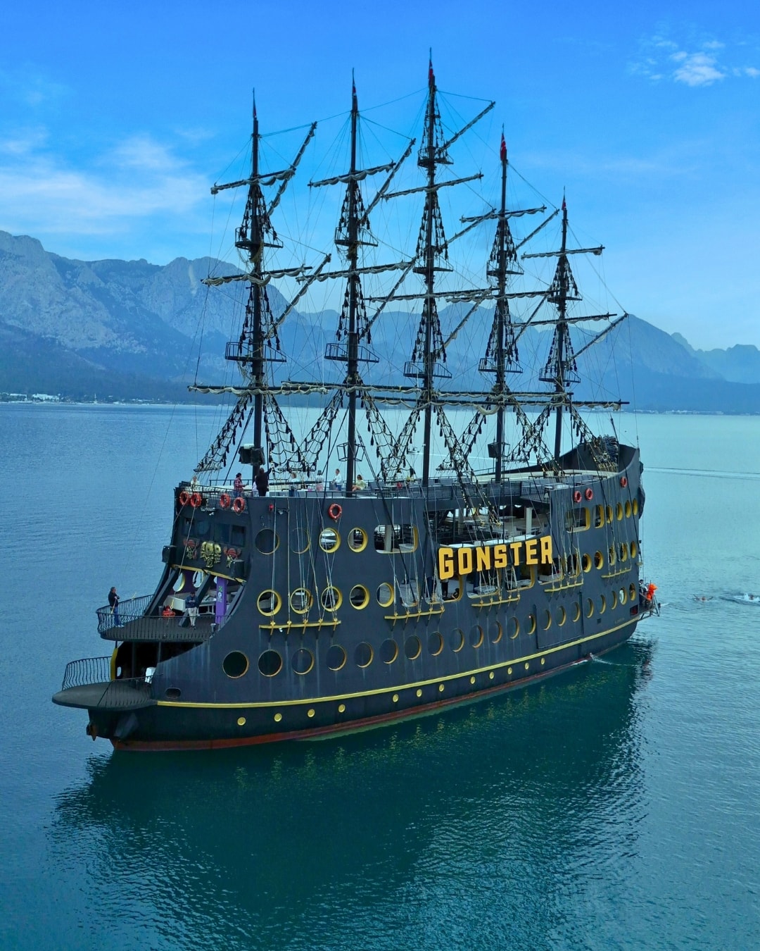 Gonster Boat Tour
