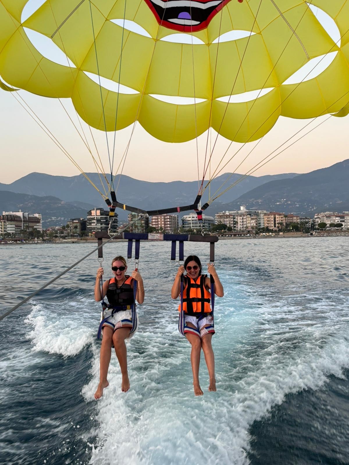 Paraşüt (Parasailing) Turu